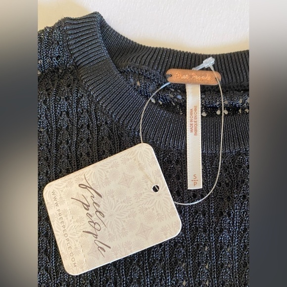 NWT Free People H2O Crew Pullover Open Weave Knit
Crop Top Black Size S - Picture 8 of 11